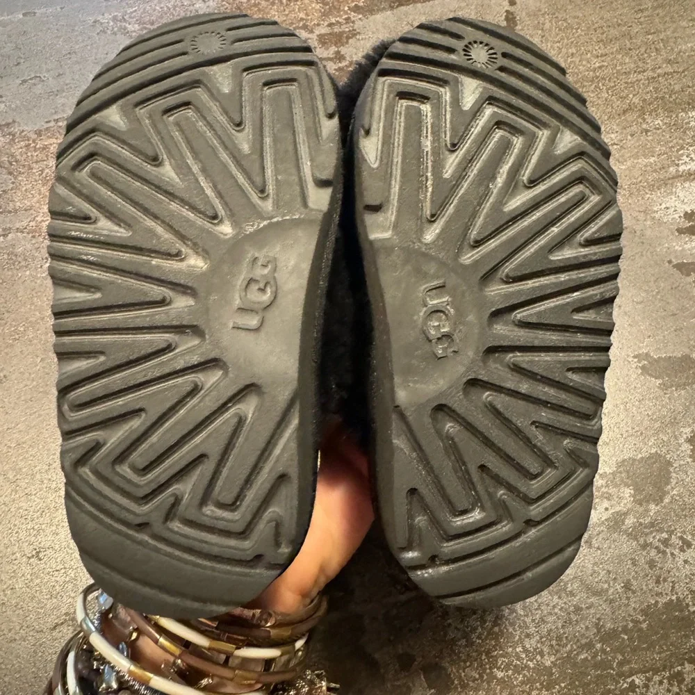 UGG black chikdren’s